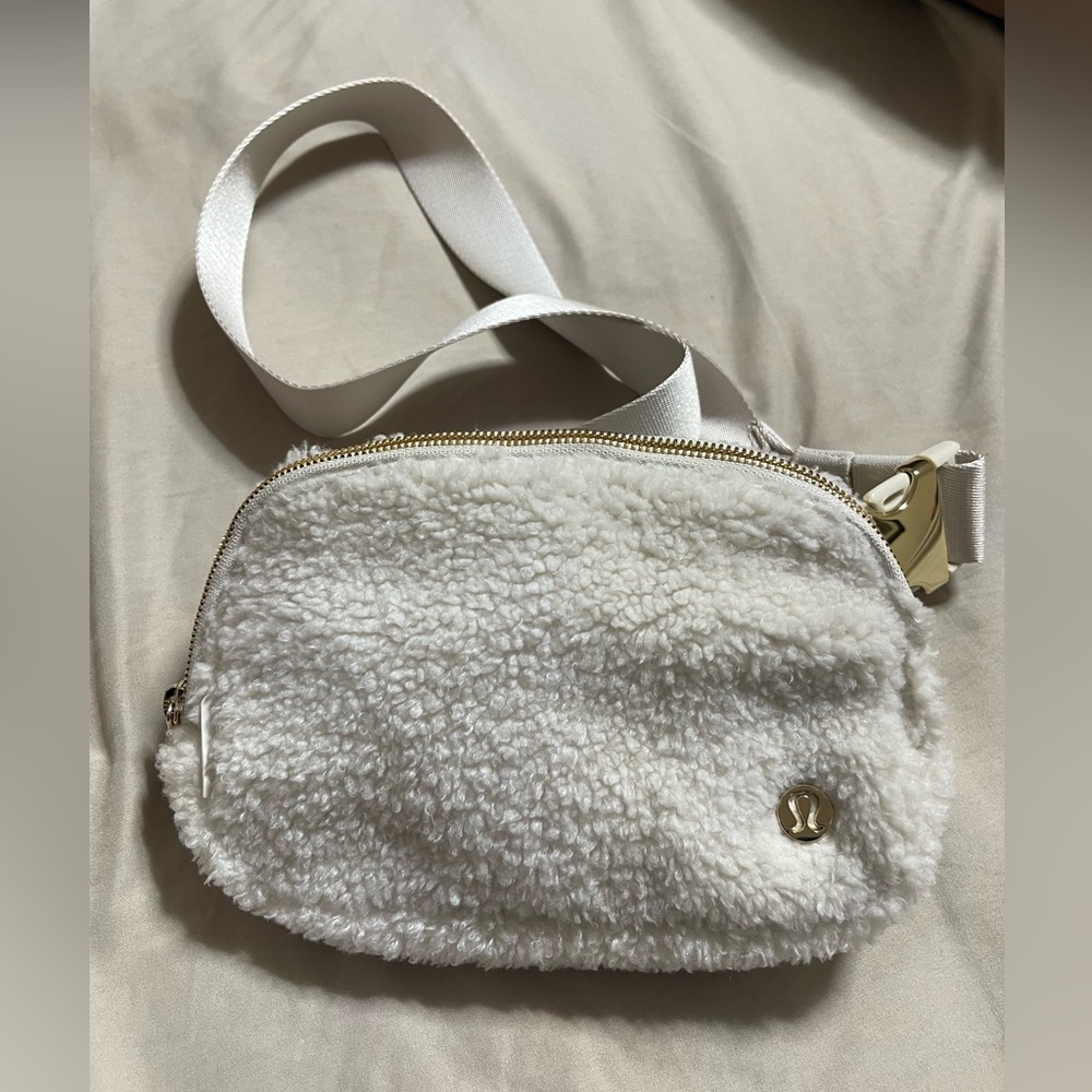 Lululemon Everywhere Fleece Belt Bag